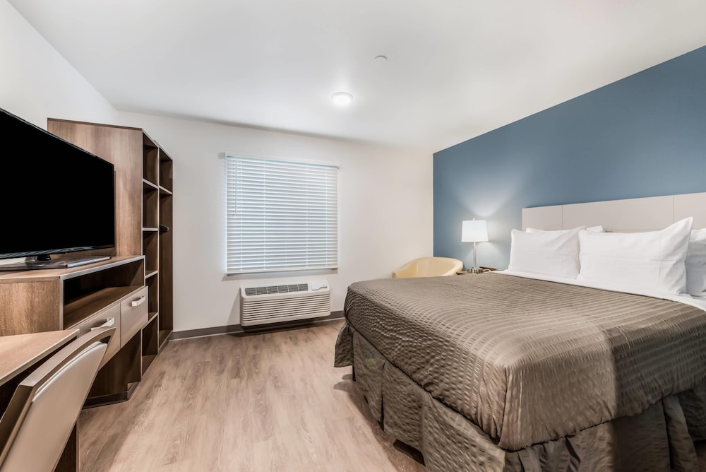 Classic, Queen Bed, Accessible
