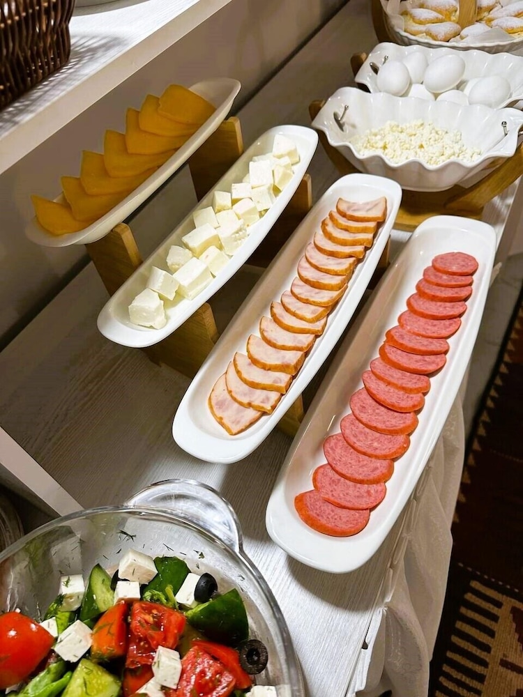 Bobosh Hotel 24/50