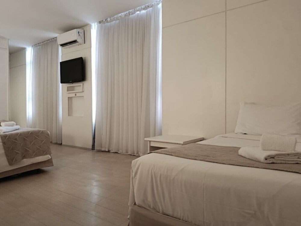 غرفة سوبيريور رباعية بسرير مزدوج وسريرين منفصلين، Boulevard Plaza Hotel 2/10