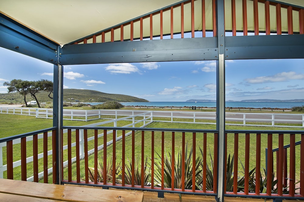 Acclaim Rose Gardens Beachside Holiday Park 23/50
