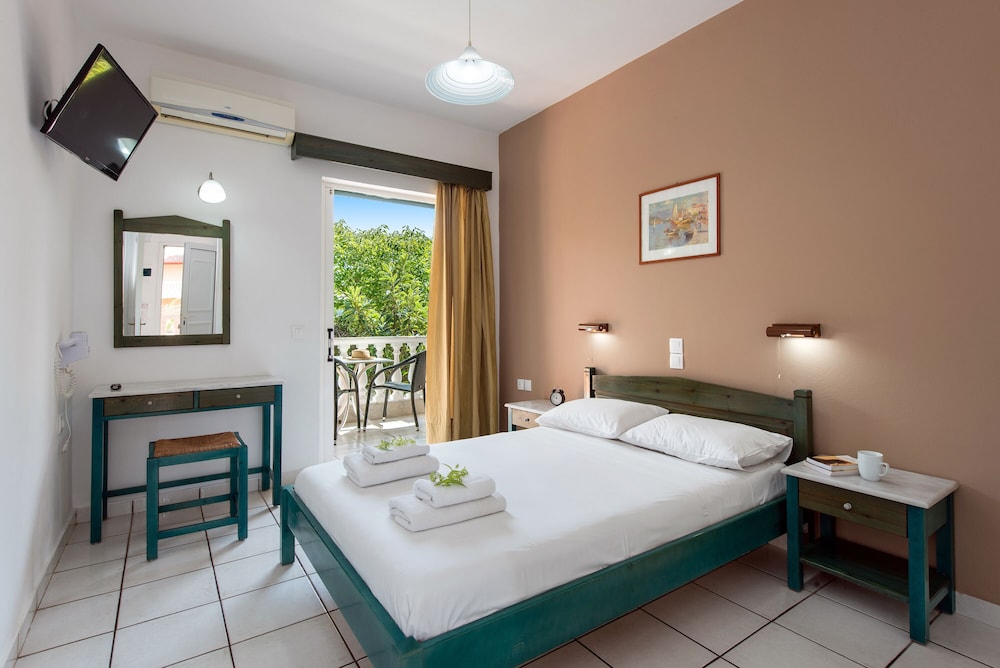 Eriva Hotel 13/37