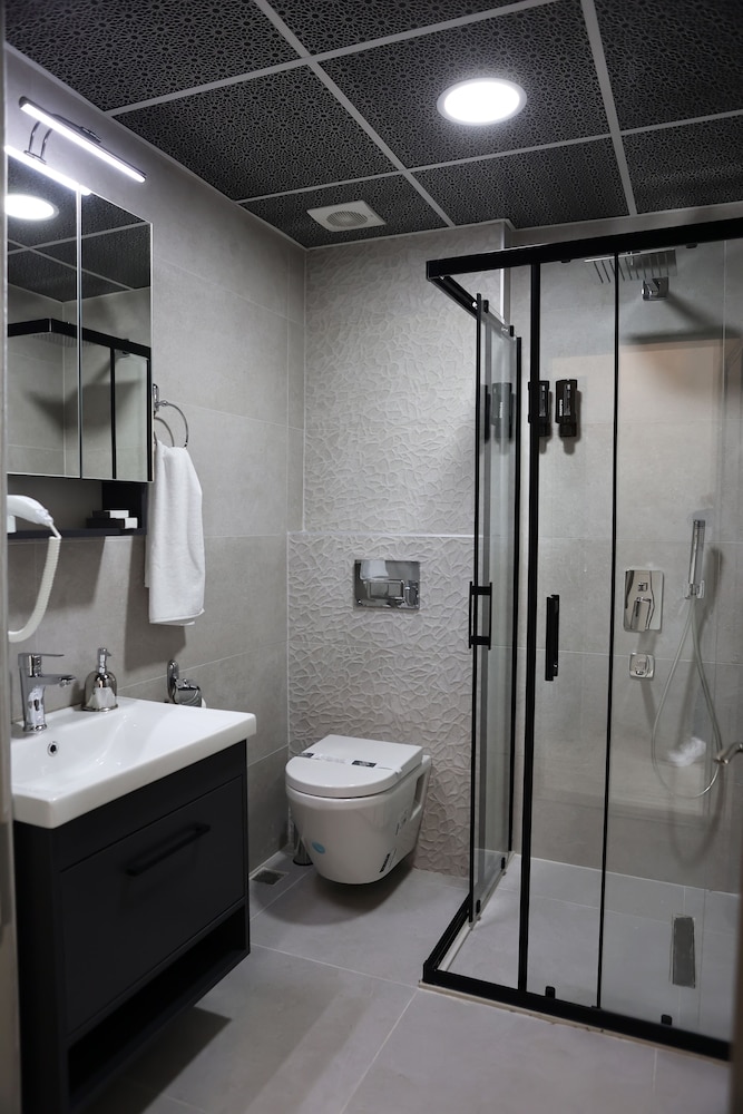 Sar-Per Suites & Hotel 29/31