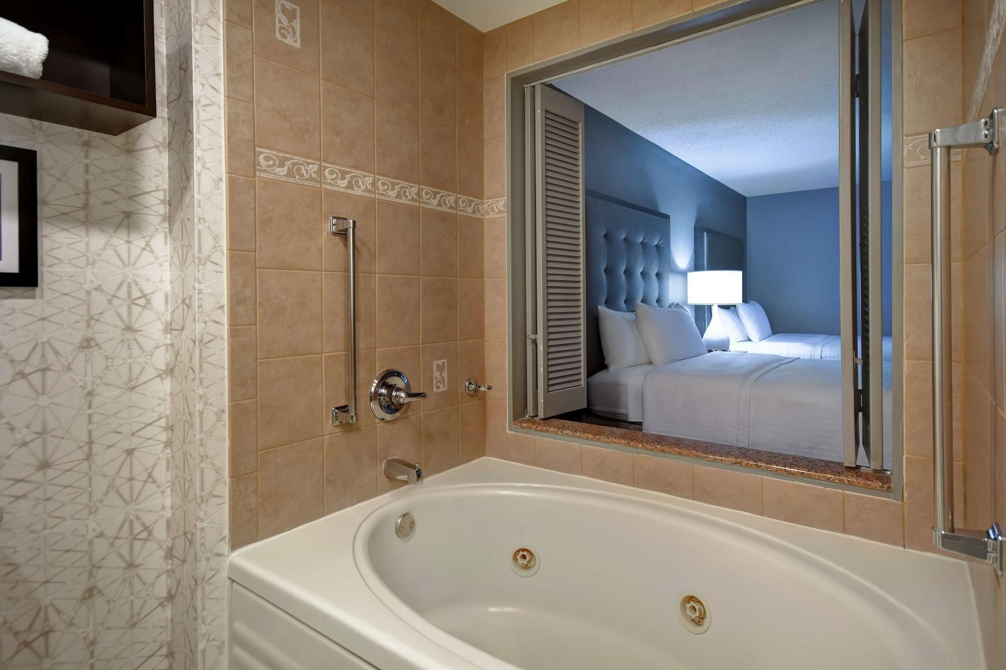 جناح بغرفة نوم واحدة بحوض جاكوزي، Homewood Suites by Hilton Edgewater-NYC Area 2/2