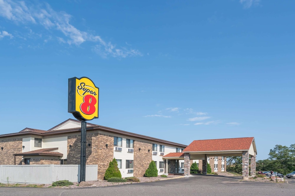 Super 8 By Wyndham Rice Lake 1/29