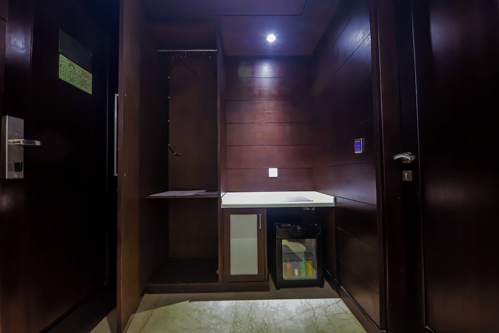 Godwin Deluxe Hotel 41/64