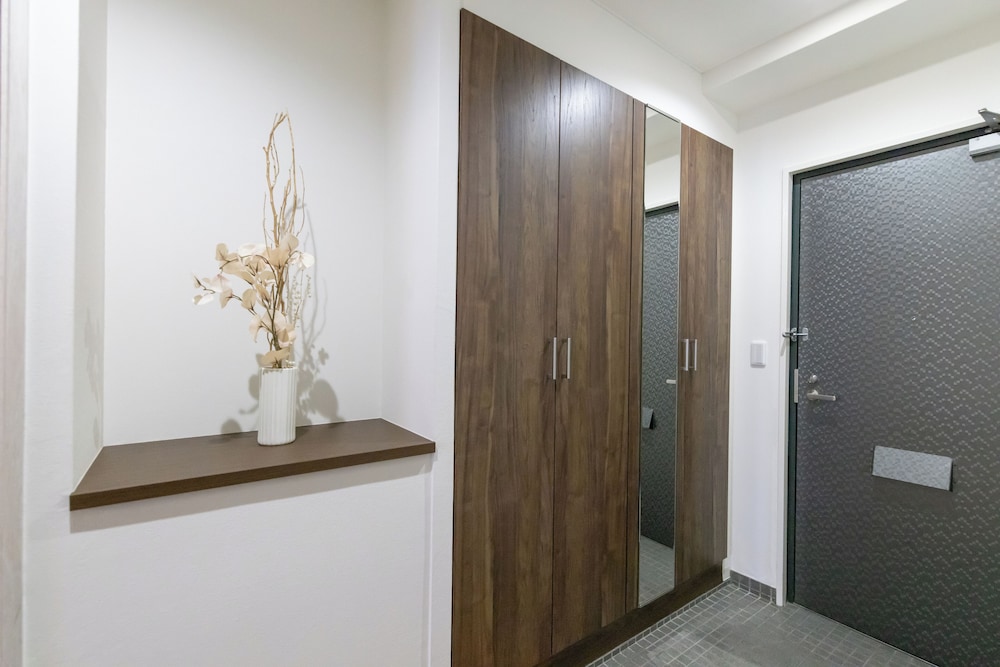 Atrium 8/50