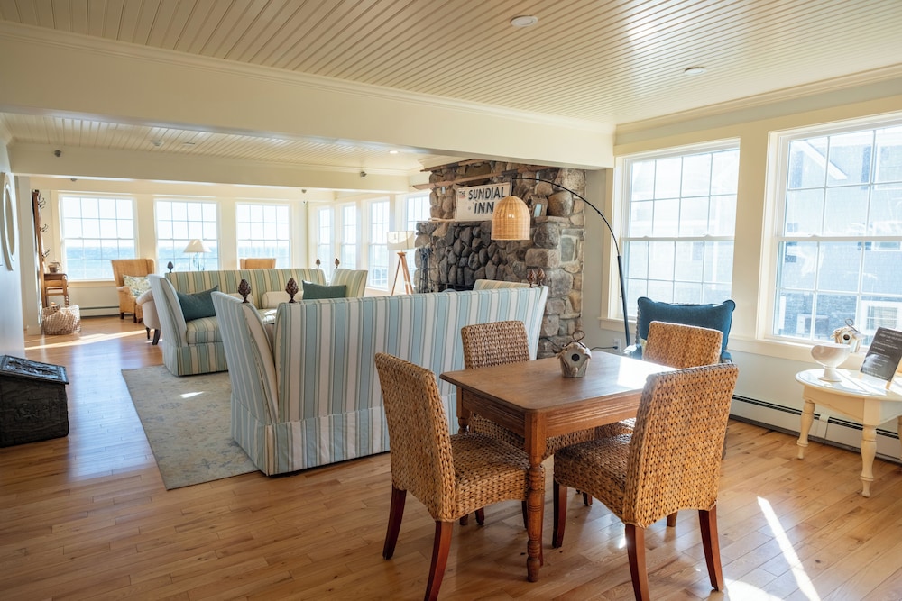 Beach House Inn 35/49