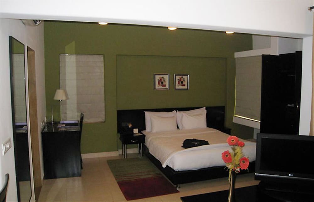 Royal Orchid Golden Suites Pune 18/52