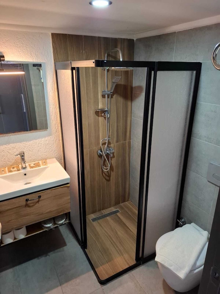 Ali Baba Hotel 37/38