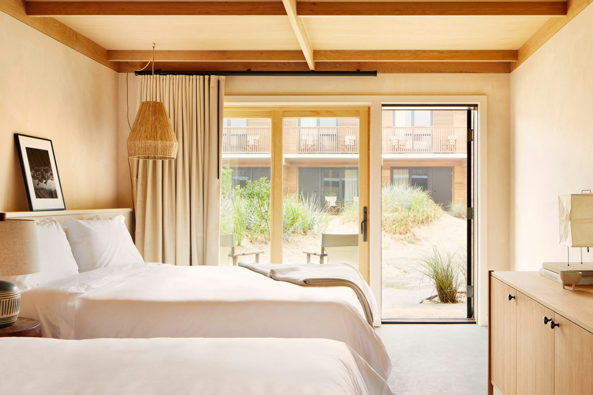 Courtyard, 2 Queen Beds