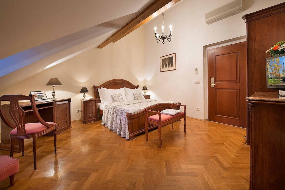 Boutique Hotel Constans 13/50