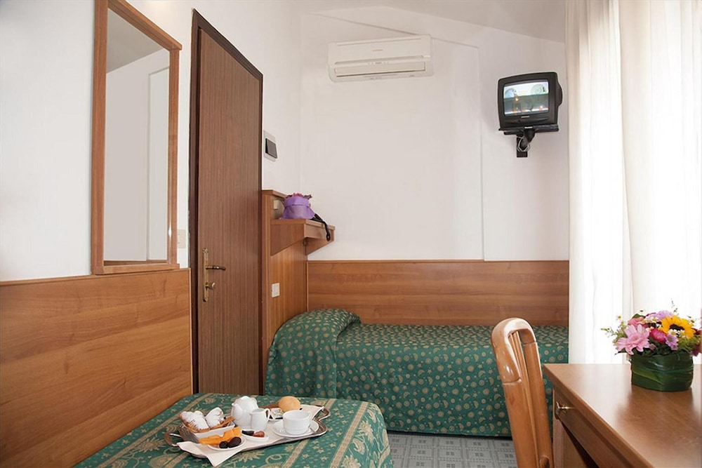 Hotel Pigalle 11/33