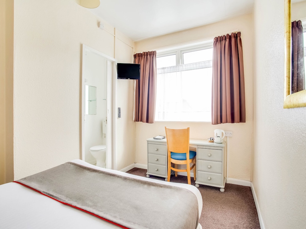 Oyo Godolphin Arms Hotel 26/67