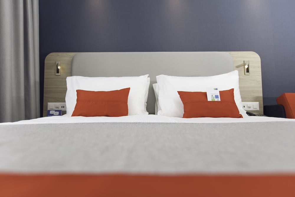 غرفة قياسية بسرير كوين مع أريكة، Holiday Inn Express Luzern-Neuenkirch 5/5