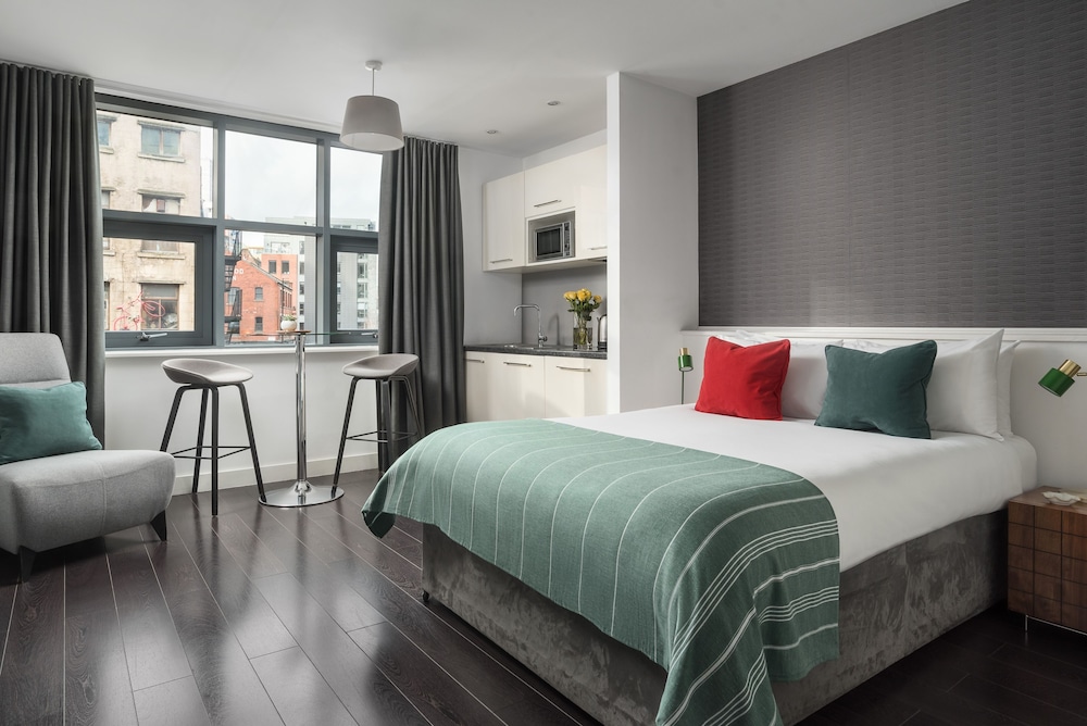 STUDIO, SUITE, DOUBLE BED