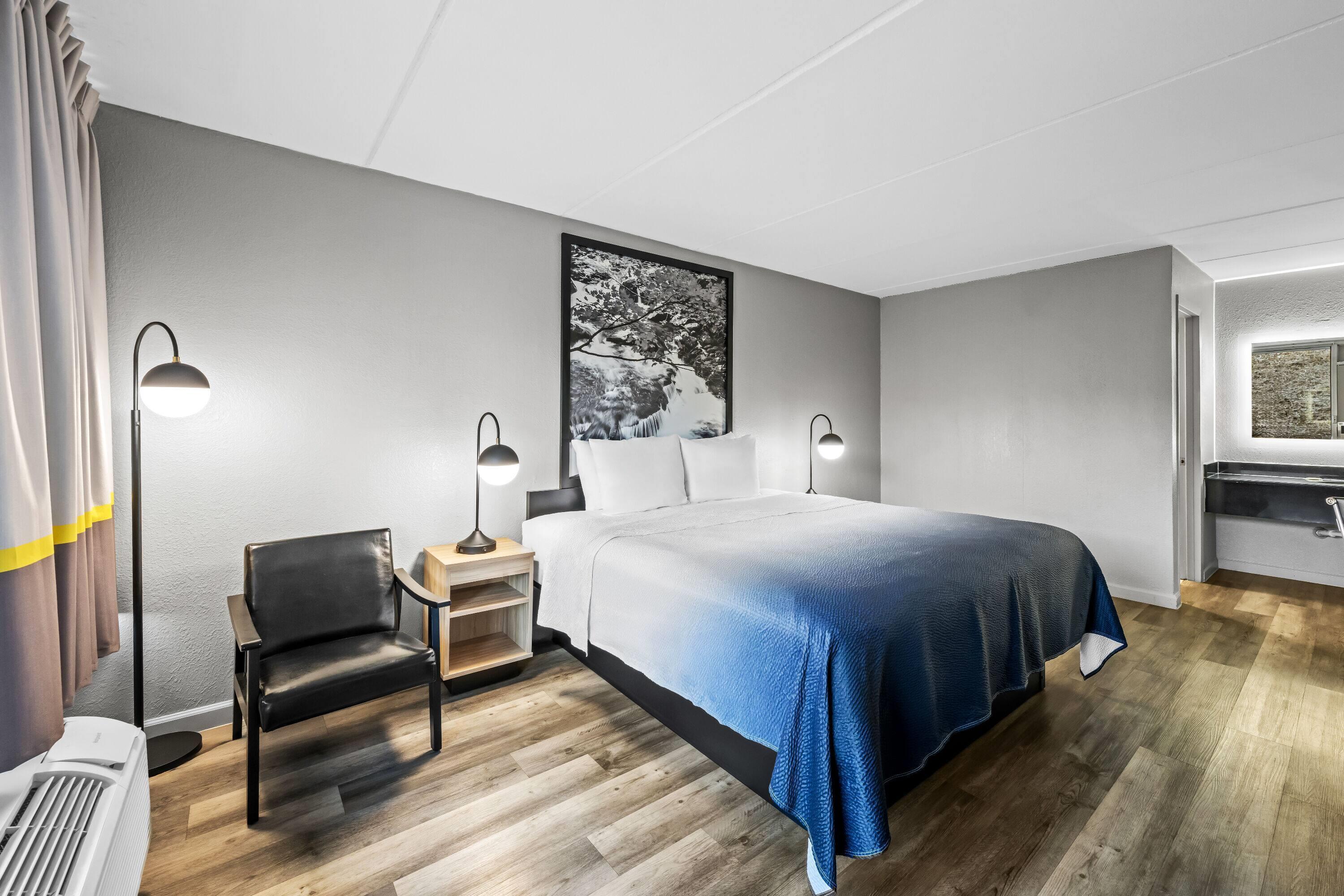 غرفة بسرير كينج لذوي الإعاقة، Super 8 By Wyndham Kingsport /I-81 3/3
