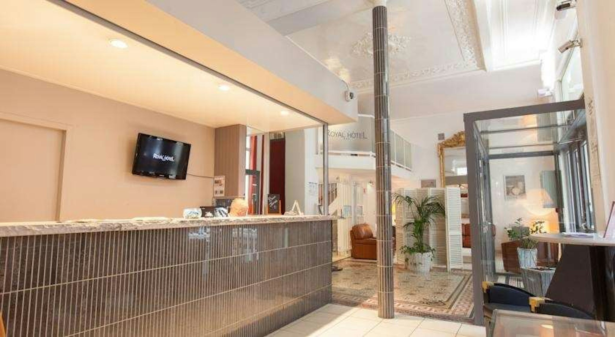 Royal Hotel Grenoble Centre 2/10
