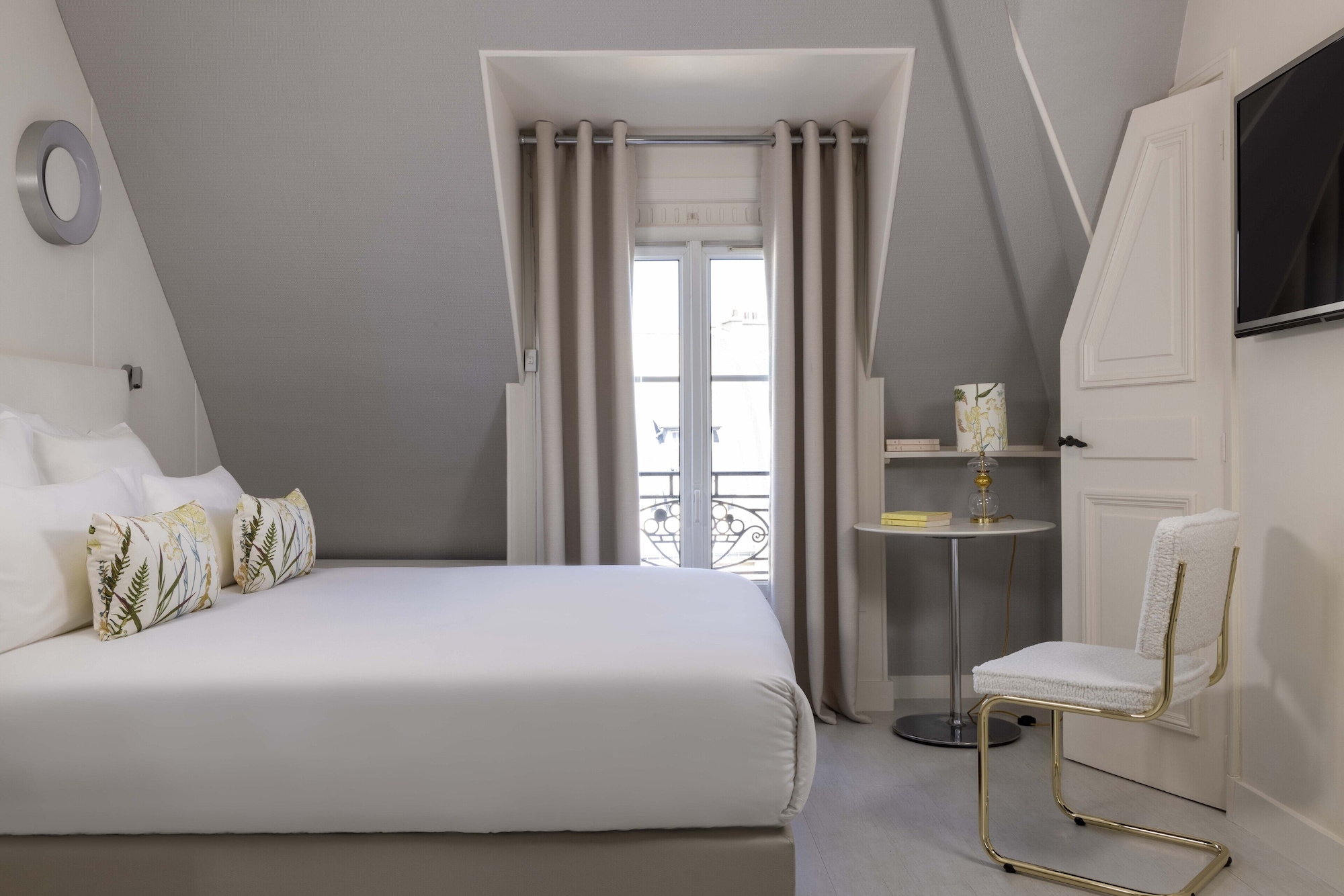 SUITE, EIFFEL VIEW, BALCONY VIEW