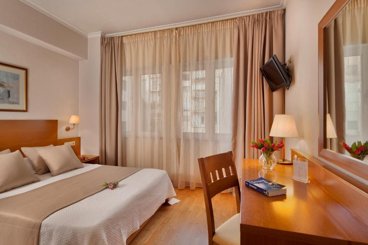 Athos Hotel 4/10