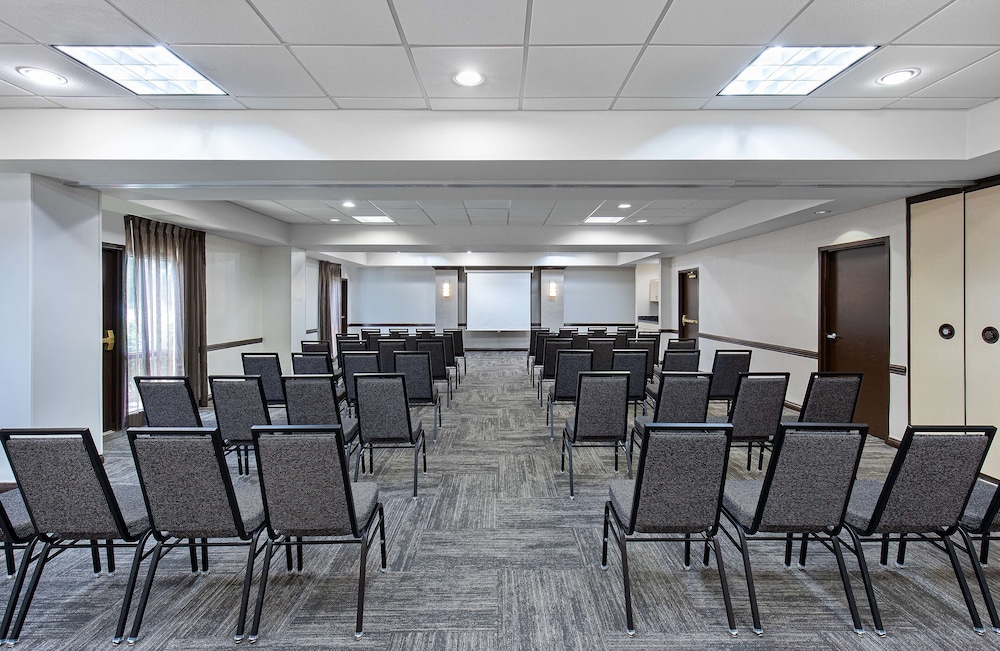 Hyatt Place Louisville East 50/60