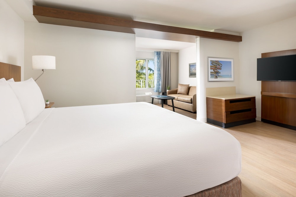 Superior, Suite, King Bed, Accessible