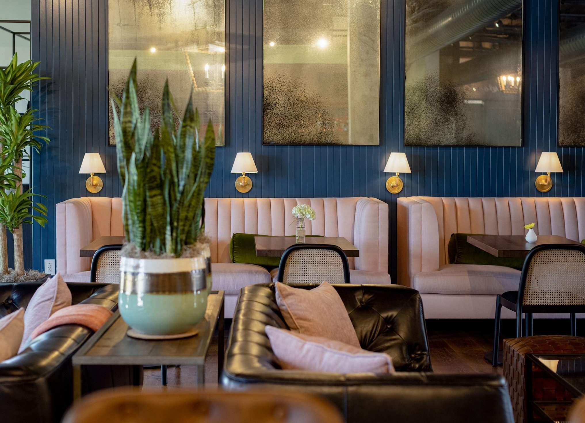 Elwood Hotel and Suites 23/28