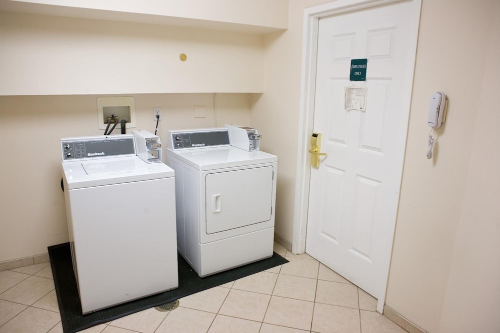 Host Inn All Suites 7/32