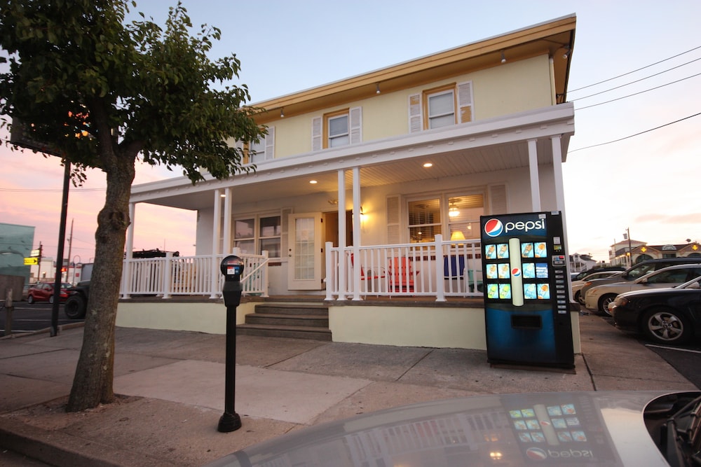 Clarem Happy Days Inn 23/25