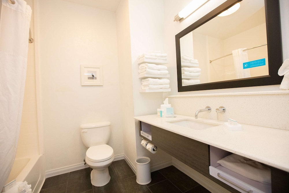 Hampton Inn And Suites Toledo 12/56