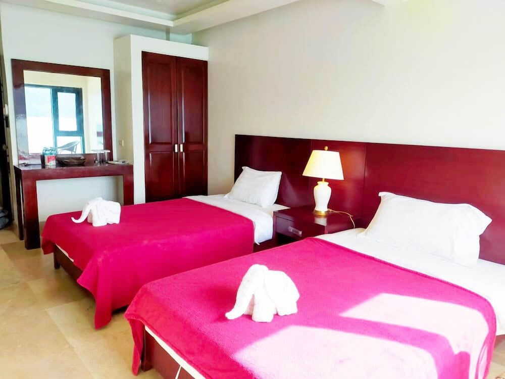 DELUXE, SUITE, CITY VIEW