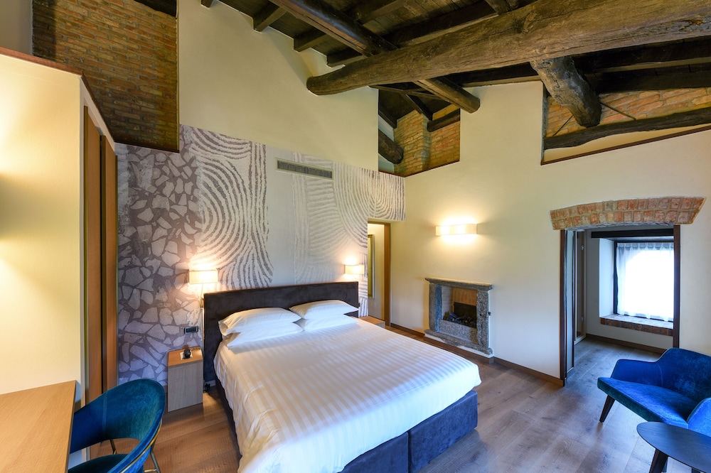 Hotel Castello Di Casiglio 24/79