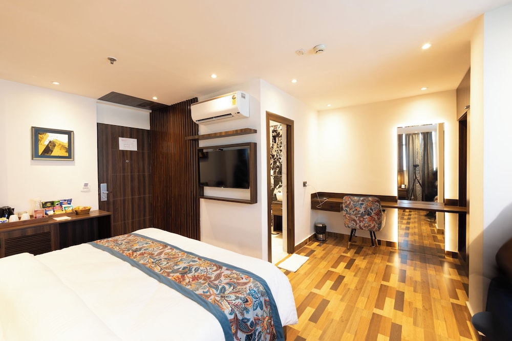 Hyphen Business Hotel 20/50