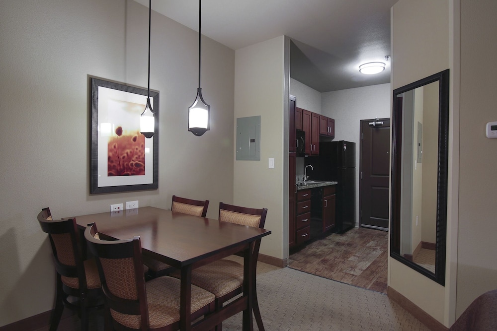 Teddy Apos S Residential Suites Watford City 28/56