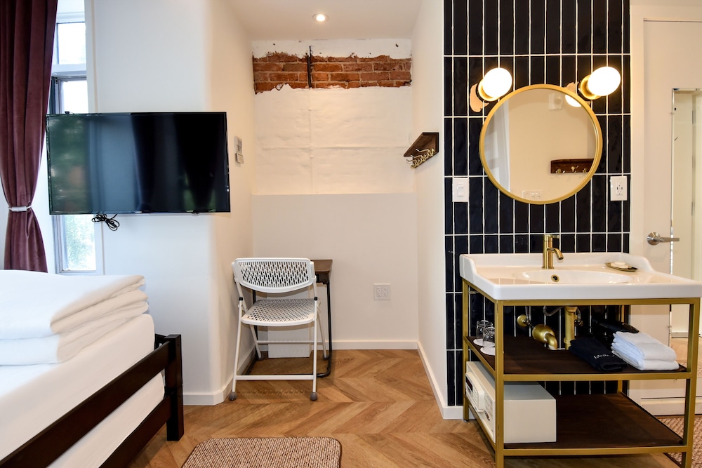 Highroad Hostel Dc 36/48