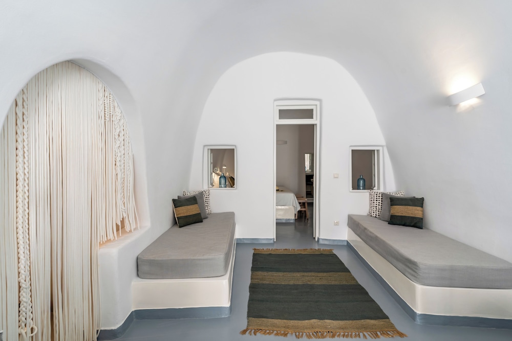 Cliff Side Suites Hotel 25/62