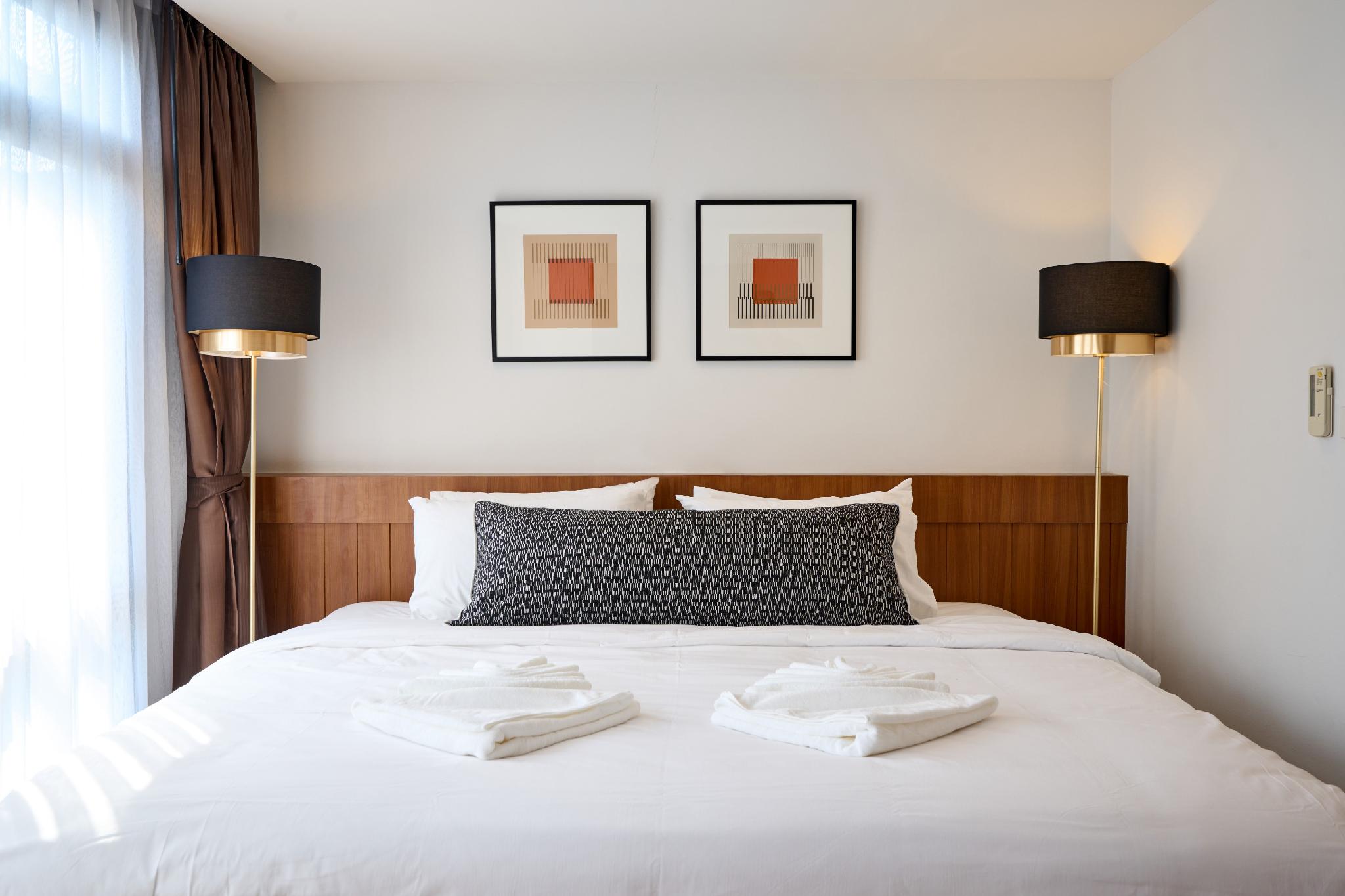 SUPERIOR, KING BED