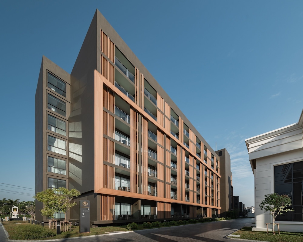 Mandarin Eastville Pattaya 8/72