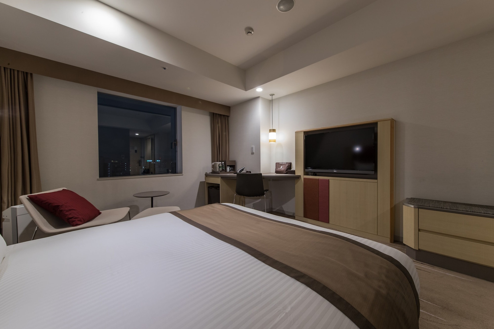 SUPERIOR, QUEEN BED