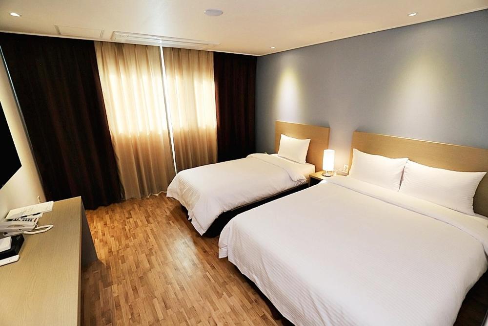 غرفة ديلوكس بسريرين منفصلين بإطلالة على البحر، Sea & Moon Tourist Hotel 2/4