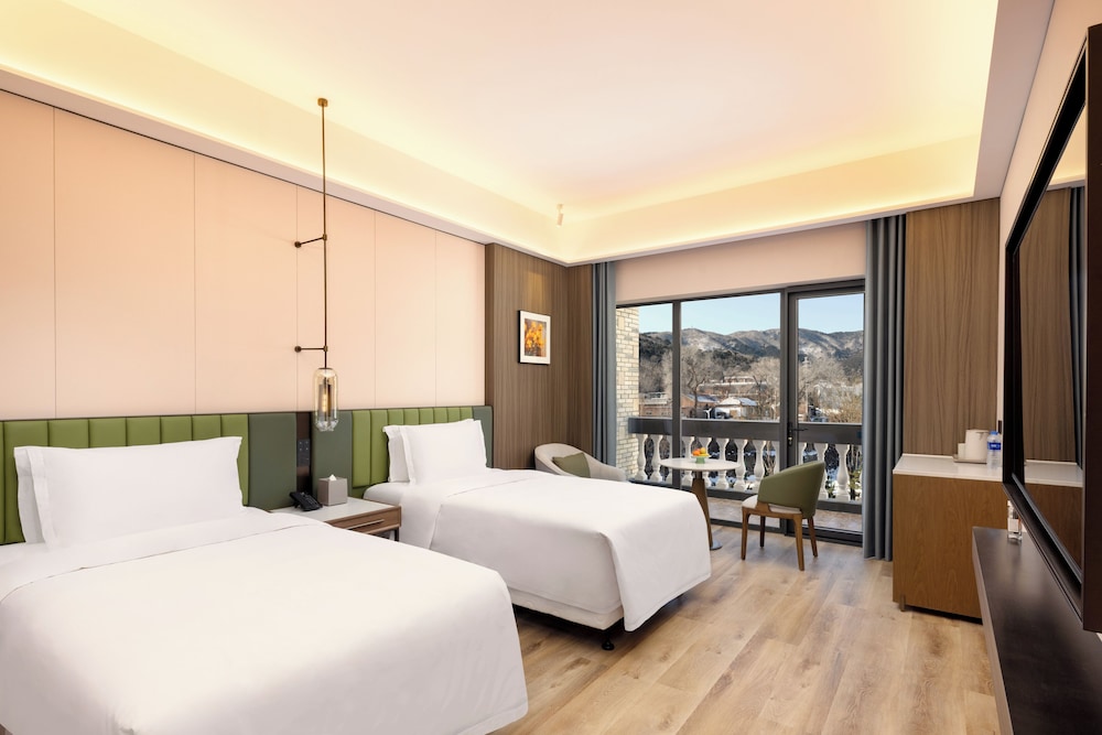Fragrant Hill Empark Hotel 15/55