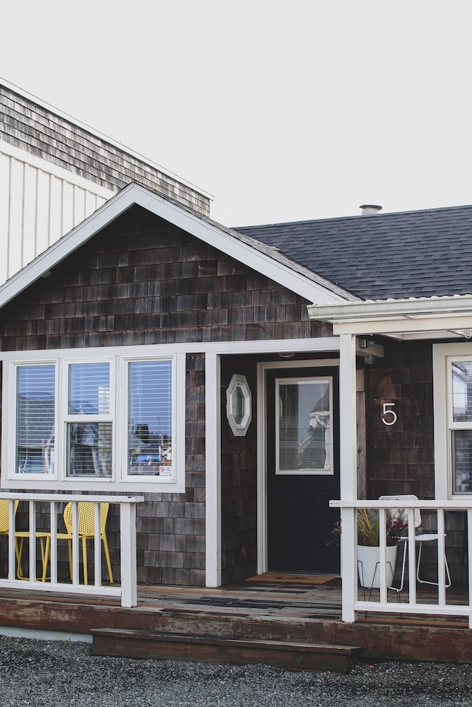 Boardwalk Cottages Long Beach 6/60