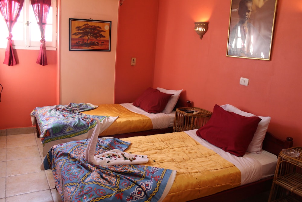 Osiris Hotel 24/50