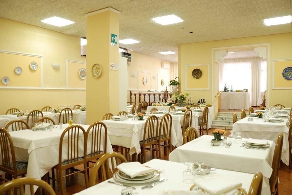 Hotel Iris Crillon 32/50
