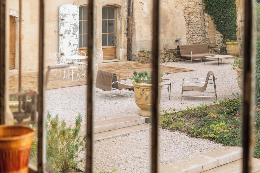 Le Galinier Lourmarin, a Beaumier Guesthouse 24/50