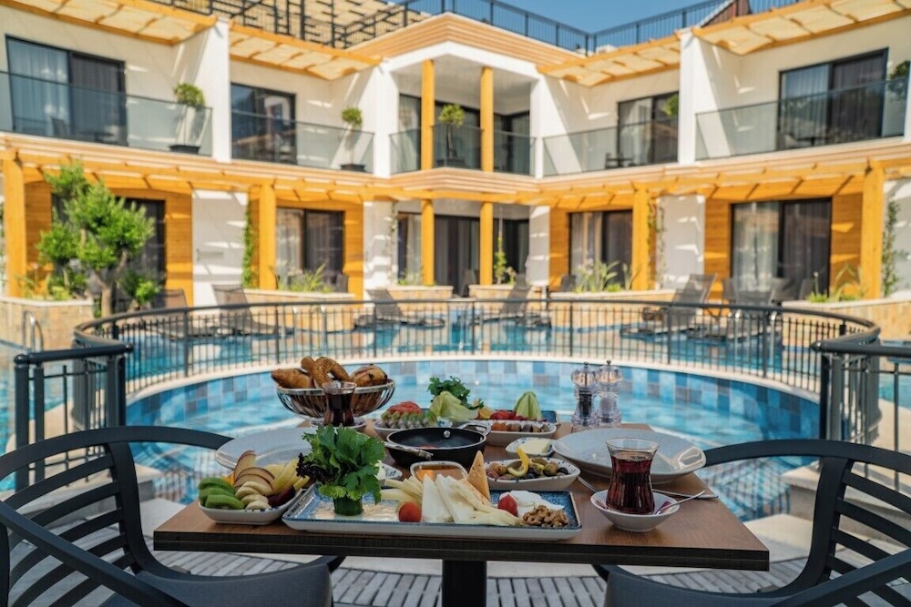 L HOTEL SARIGERME 30/48