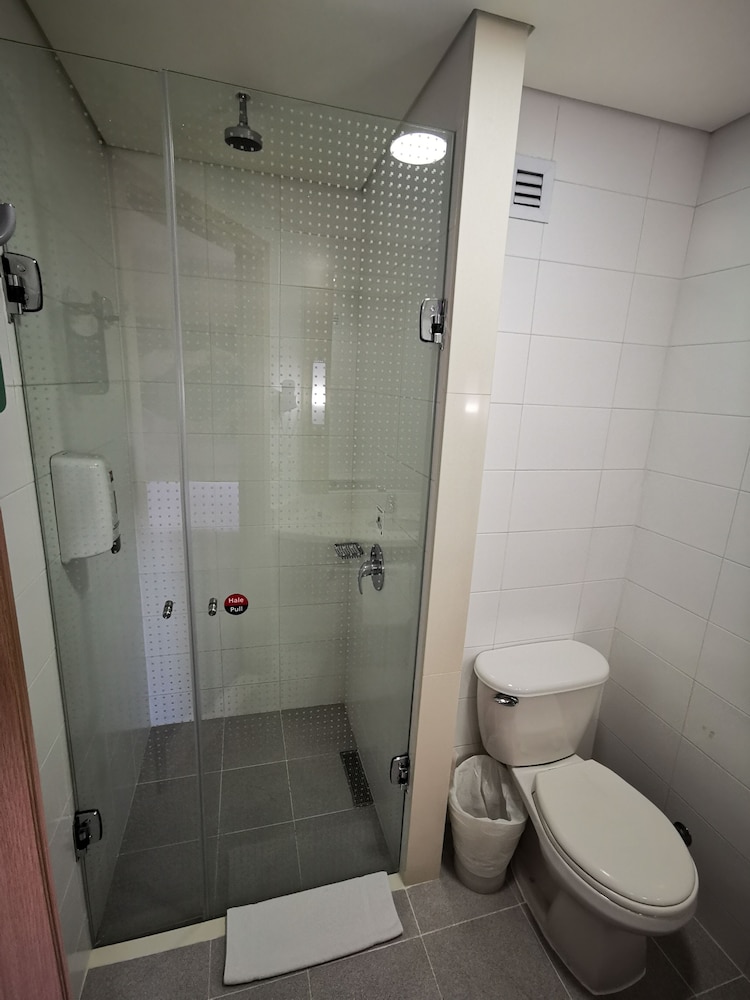 Ibis Medellin 66/67