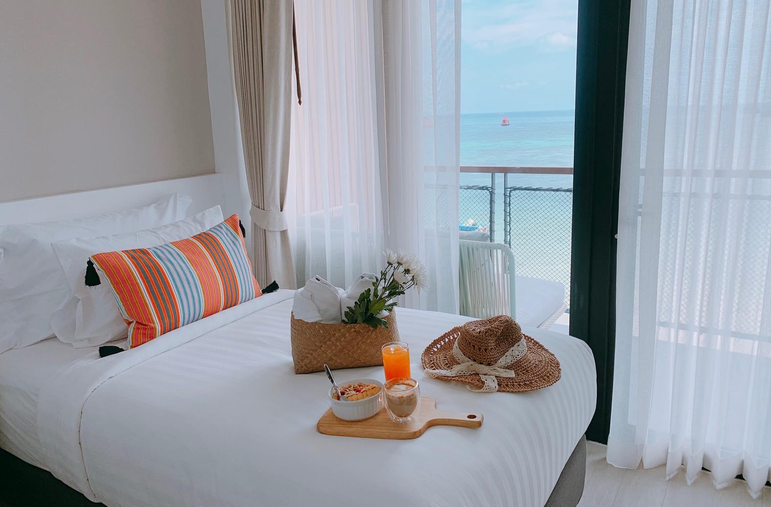 BEACHFRONT ROOM