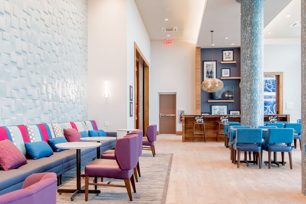 Hampton Inn & Suites Panama City Beach-Beachfront 24/33