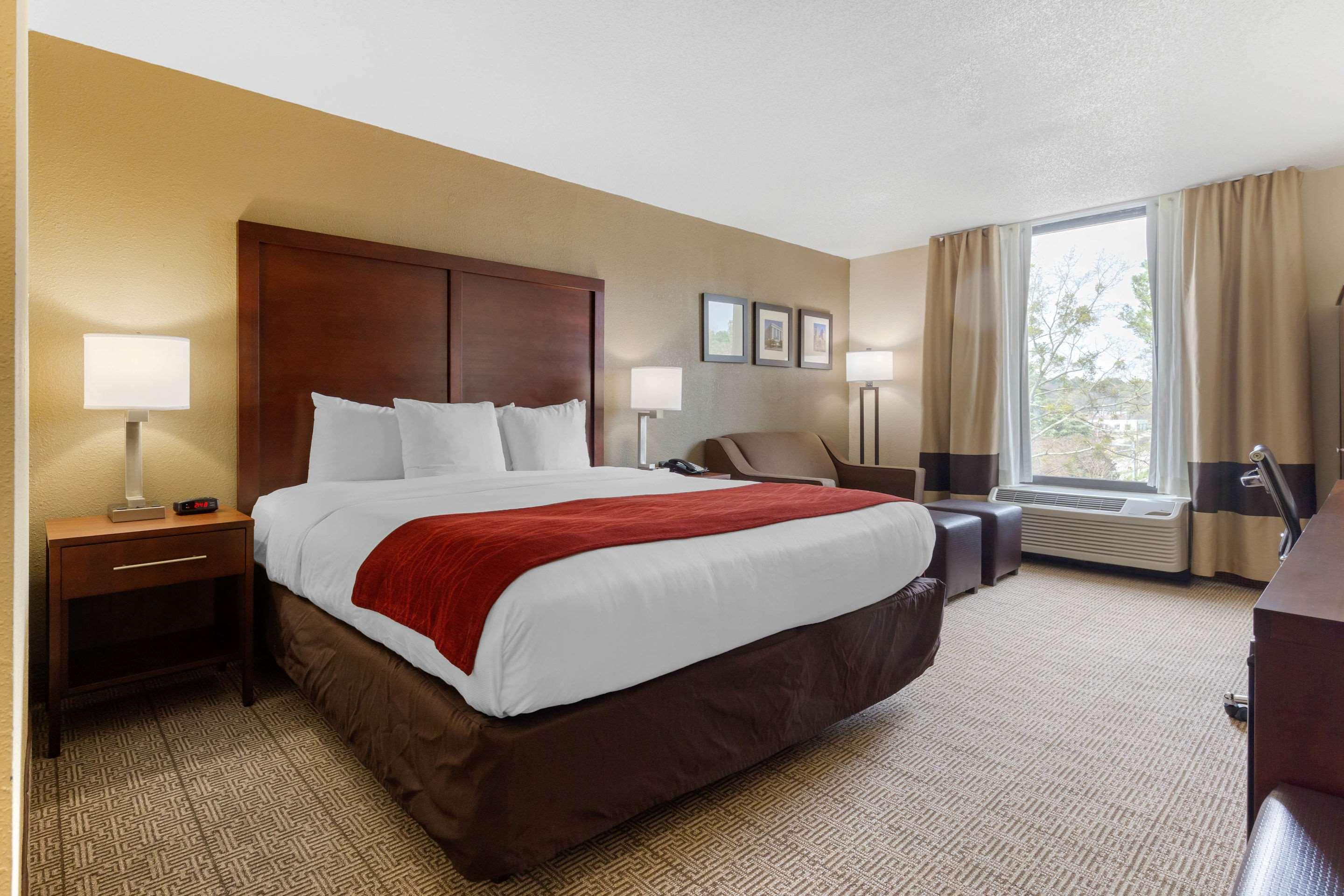 SUITE, KING BED