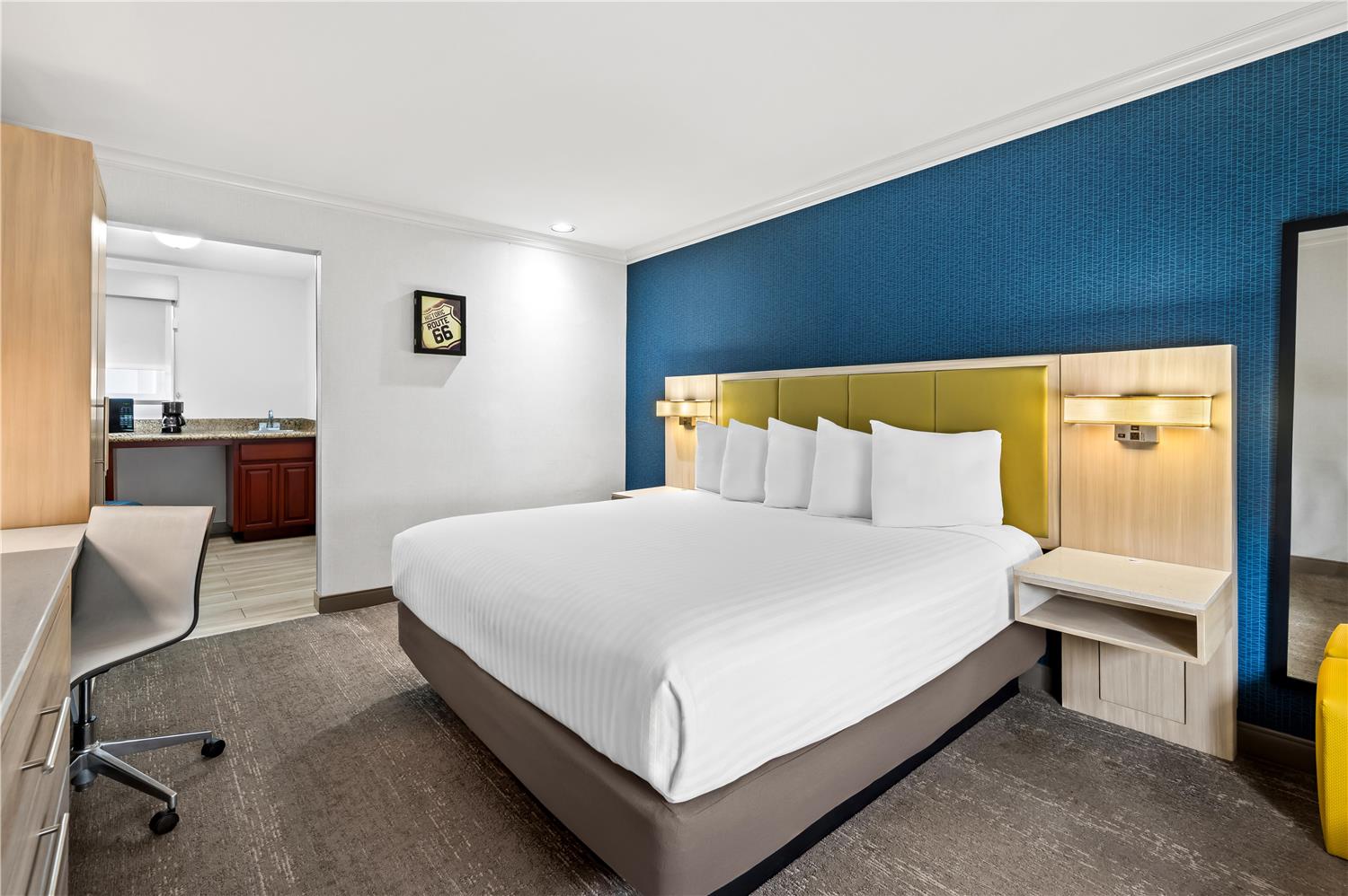 Court, King Bed